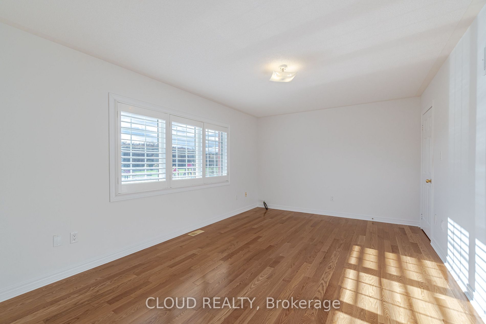 212 Giddings Cres