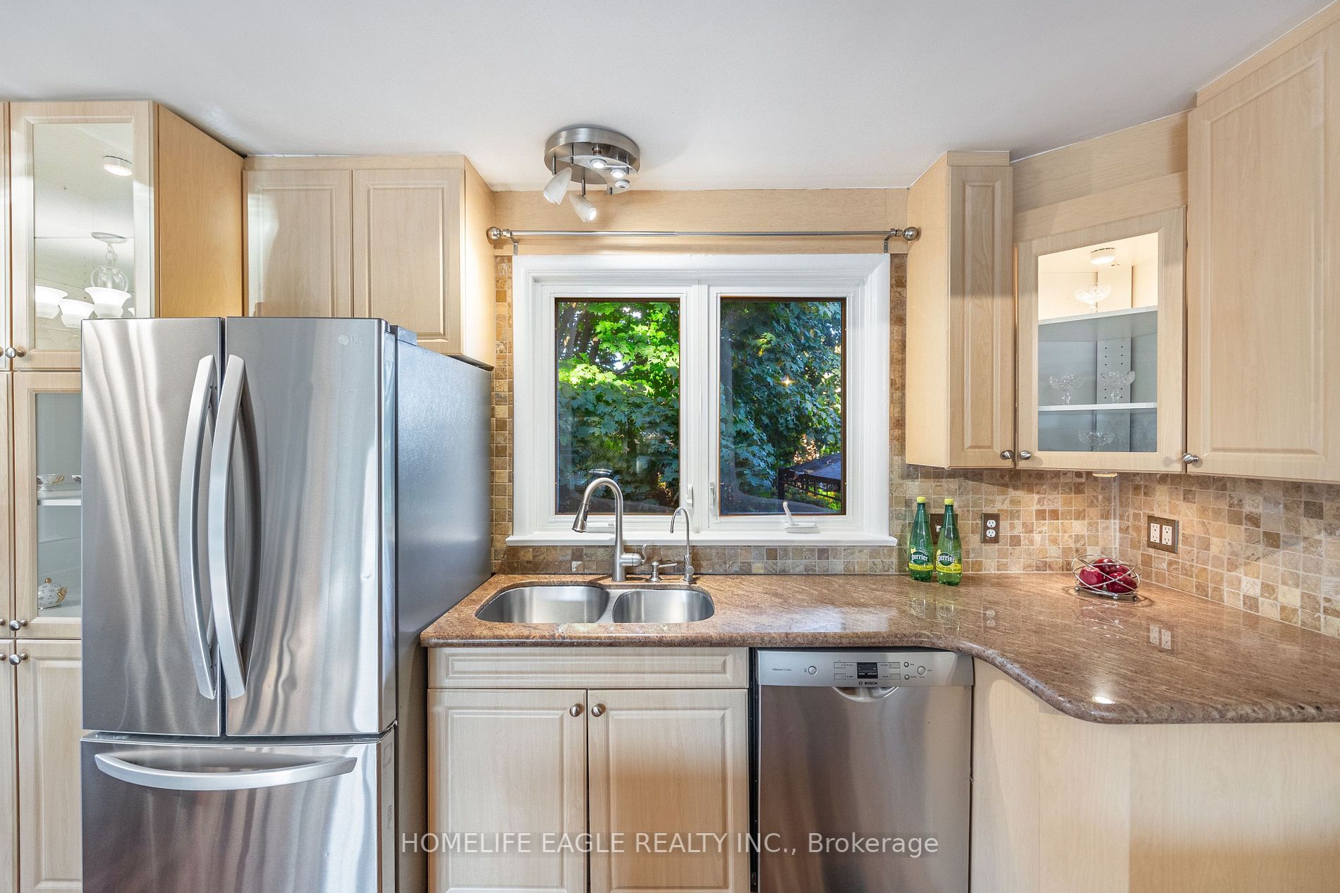 587 Wellington Cres