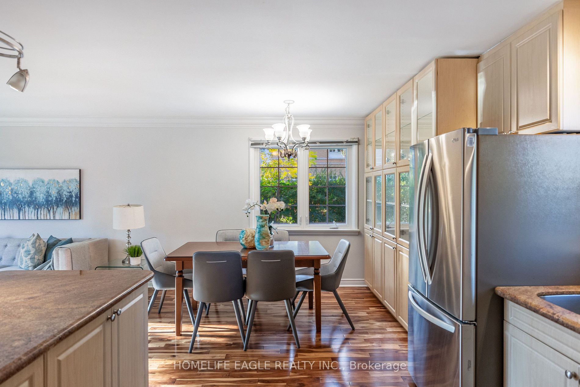 587 Wellington Cres