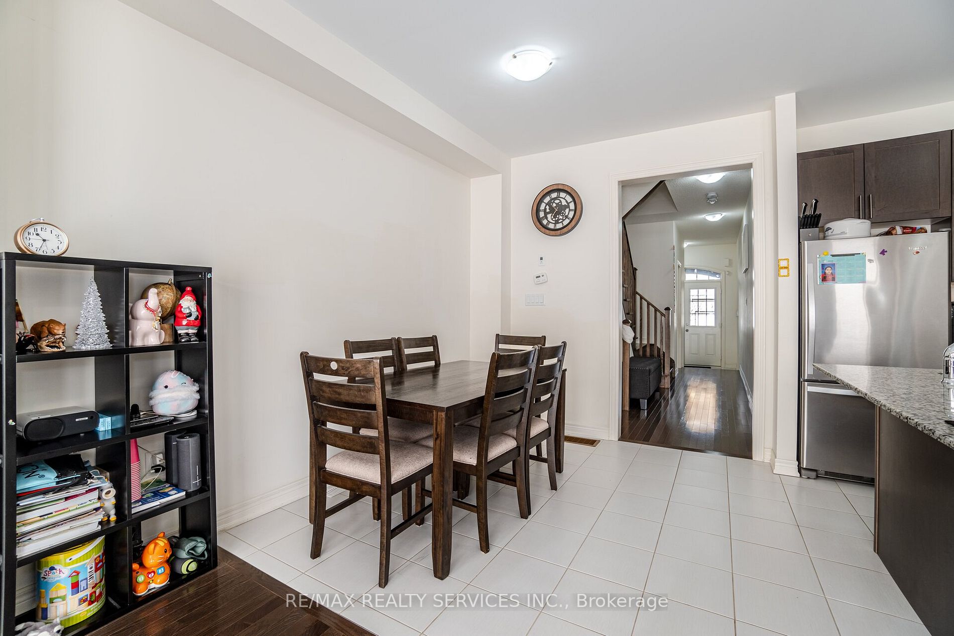 111 Adventura Rd