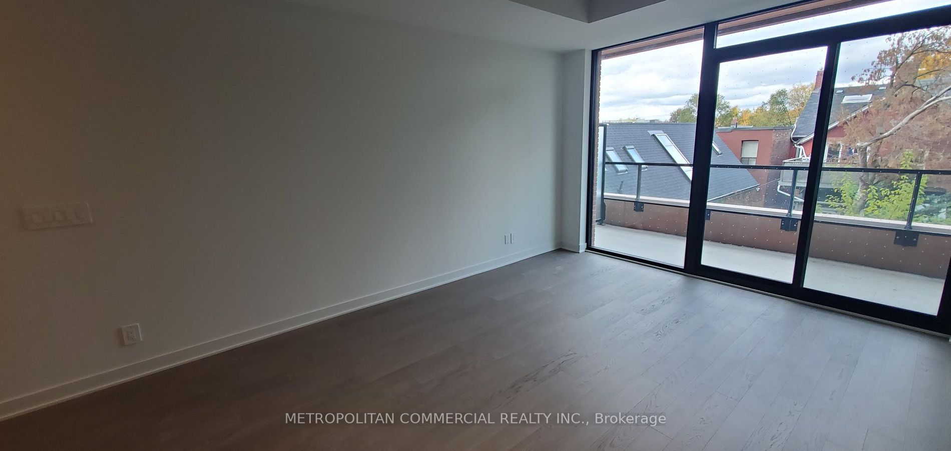 2720 Dundas St W, #212