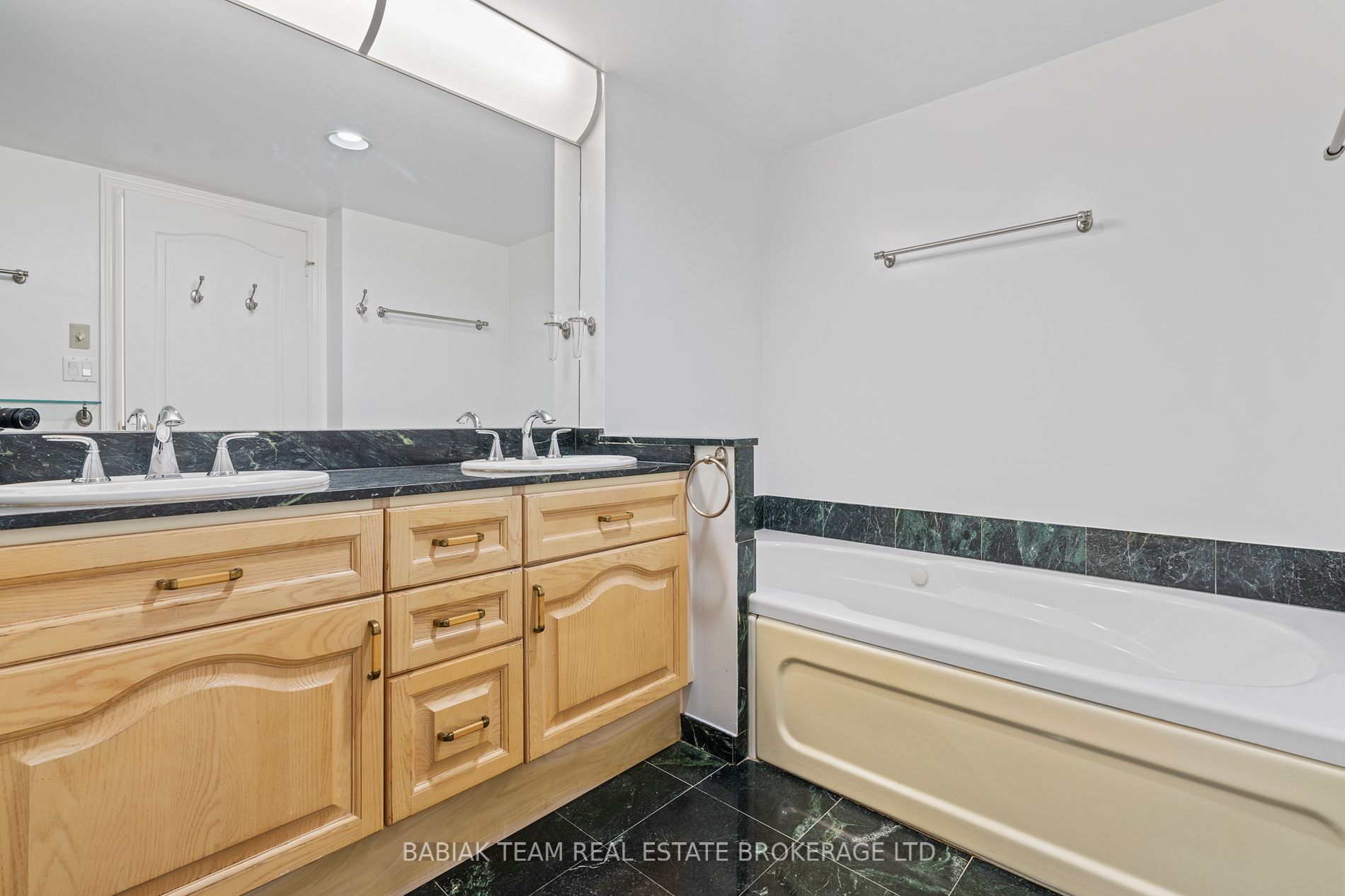 1 Ripley Ave, #302