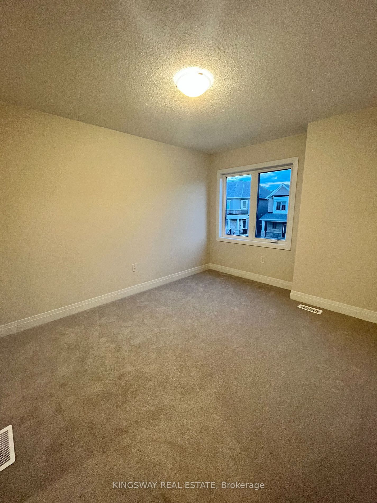 1744 Thames Circ