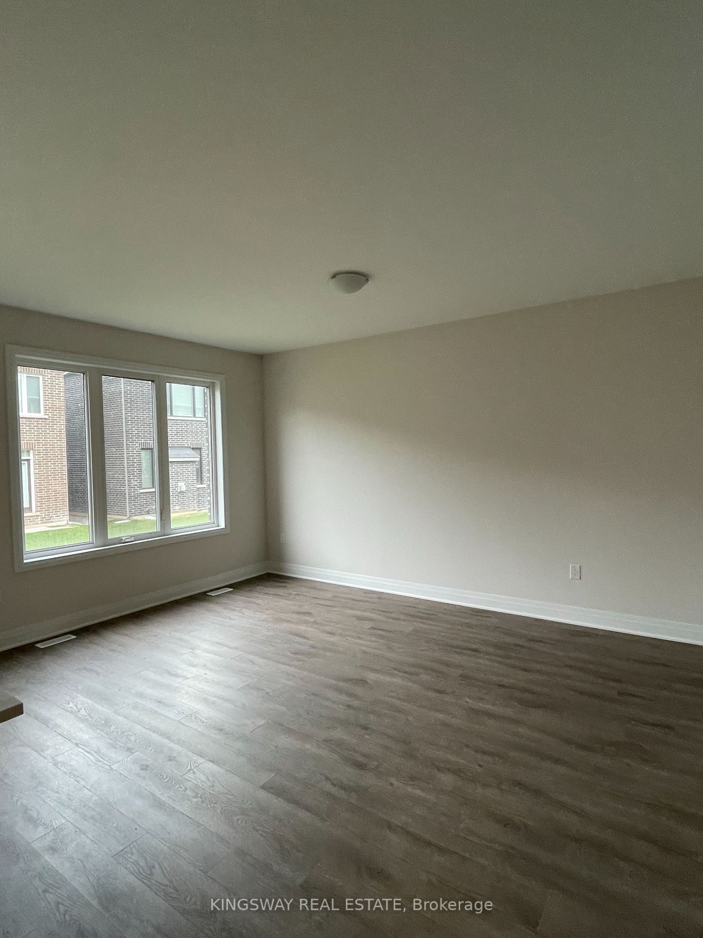 1744 Thames Circ