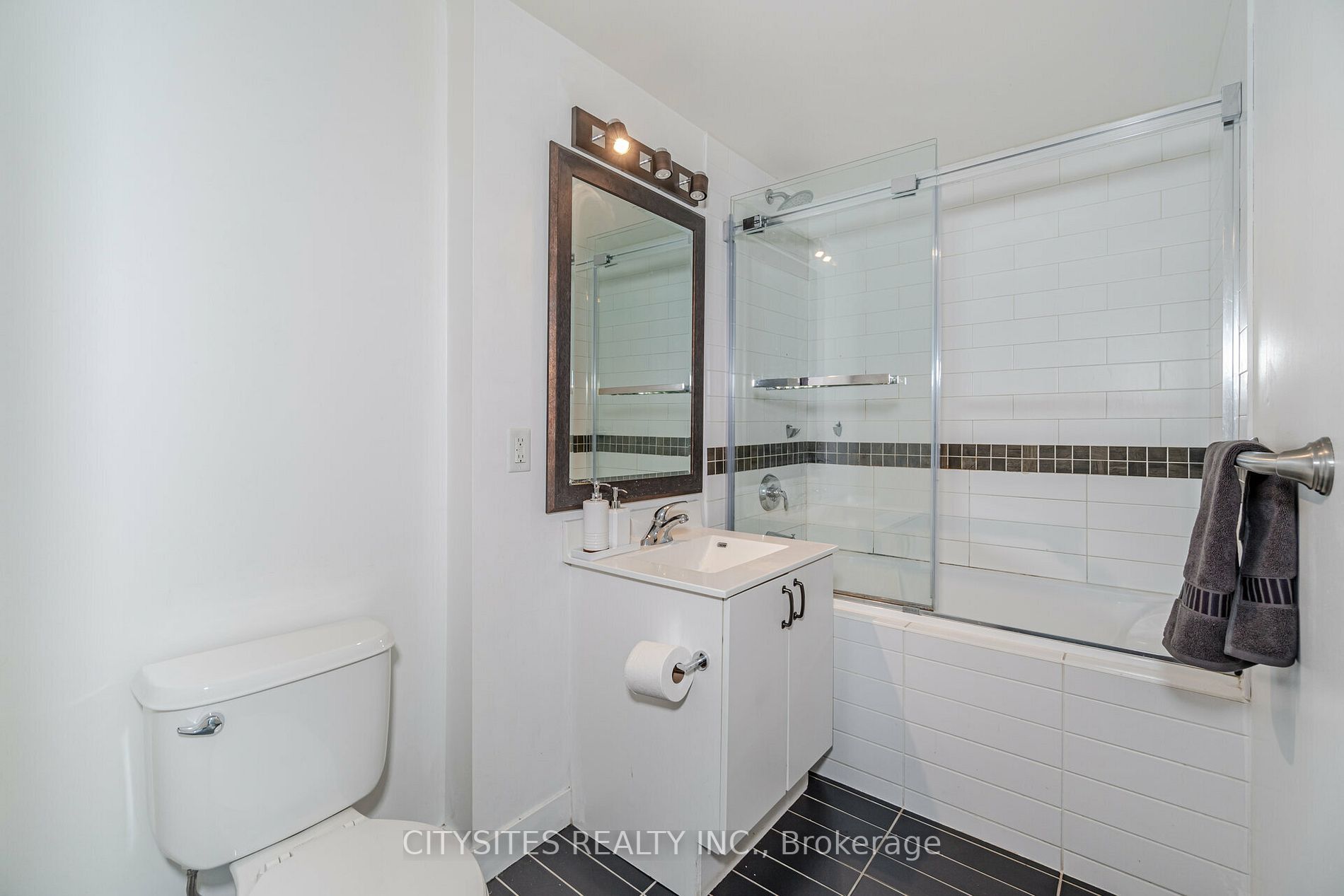 155 Legion Rd N, #Ph2913