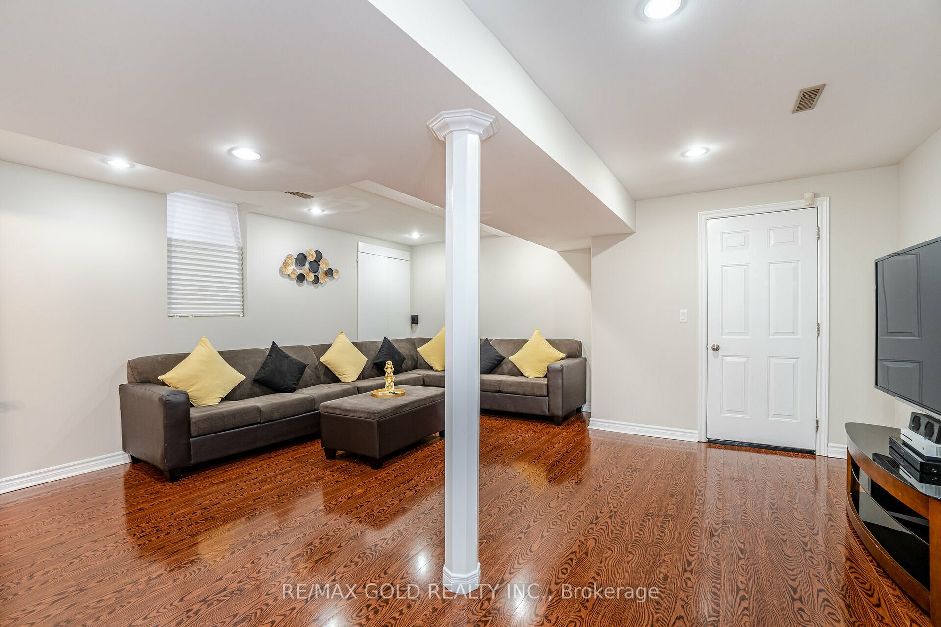 68 Runnymede Cres