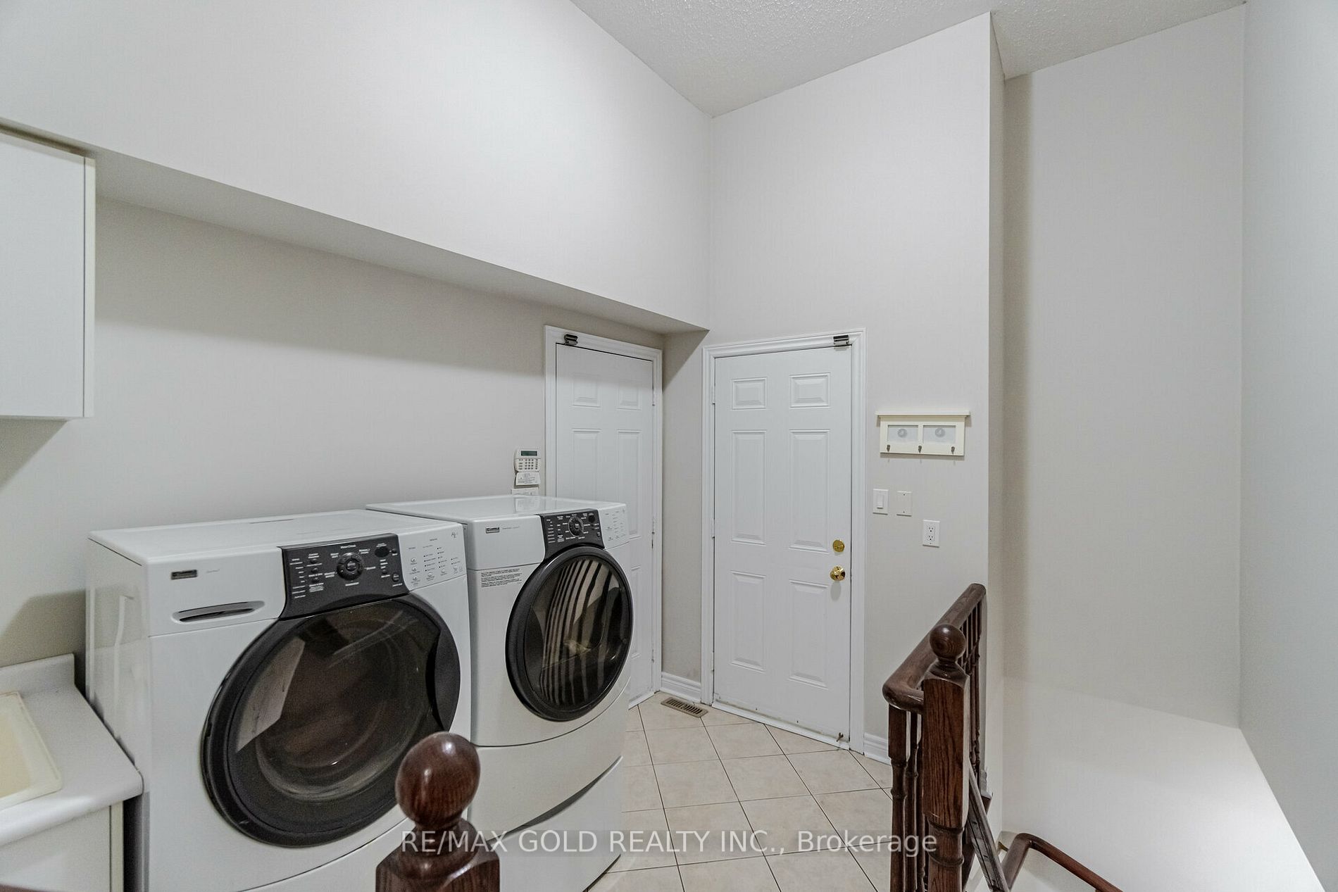 68 Runnymede Cres