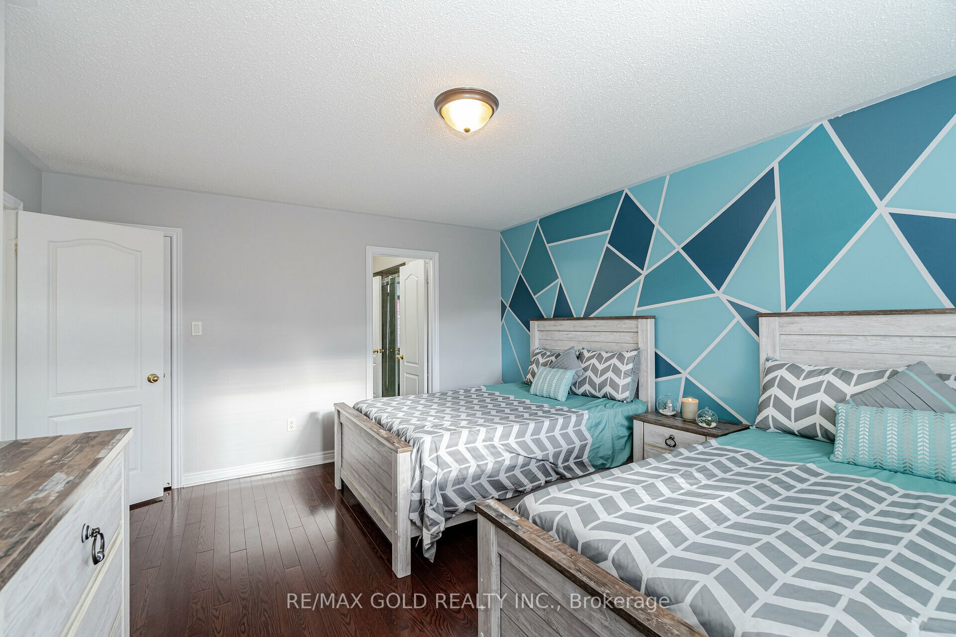 68 Runnymede Cres
