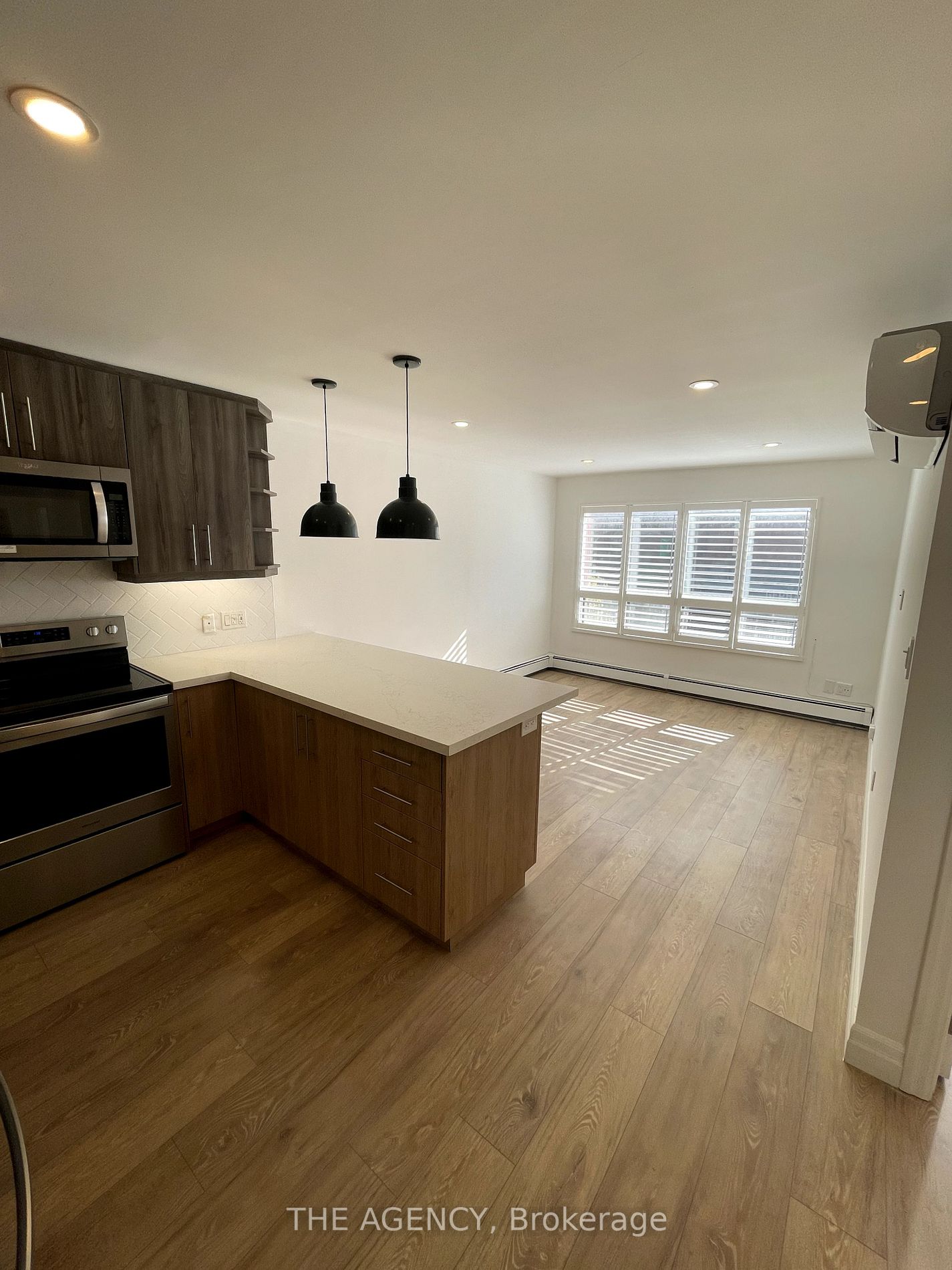 2940 Dundas St W, #6