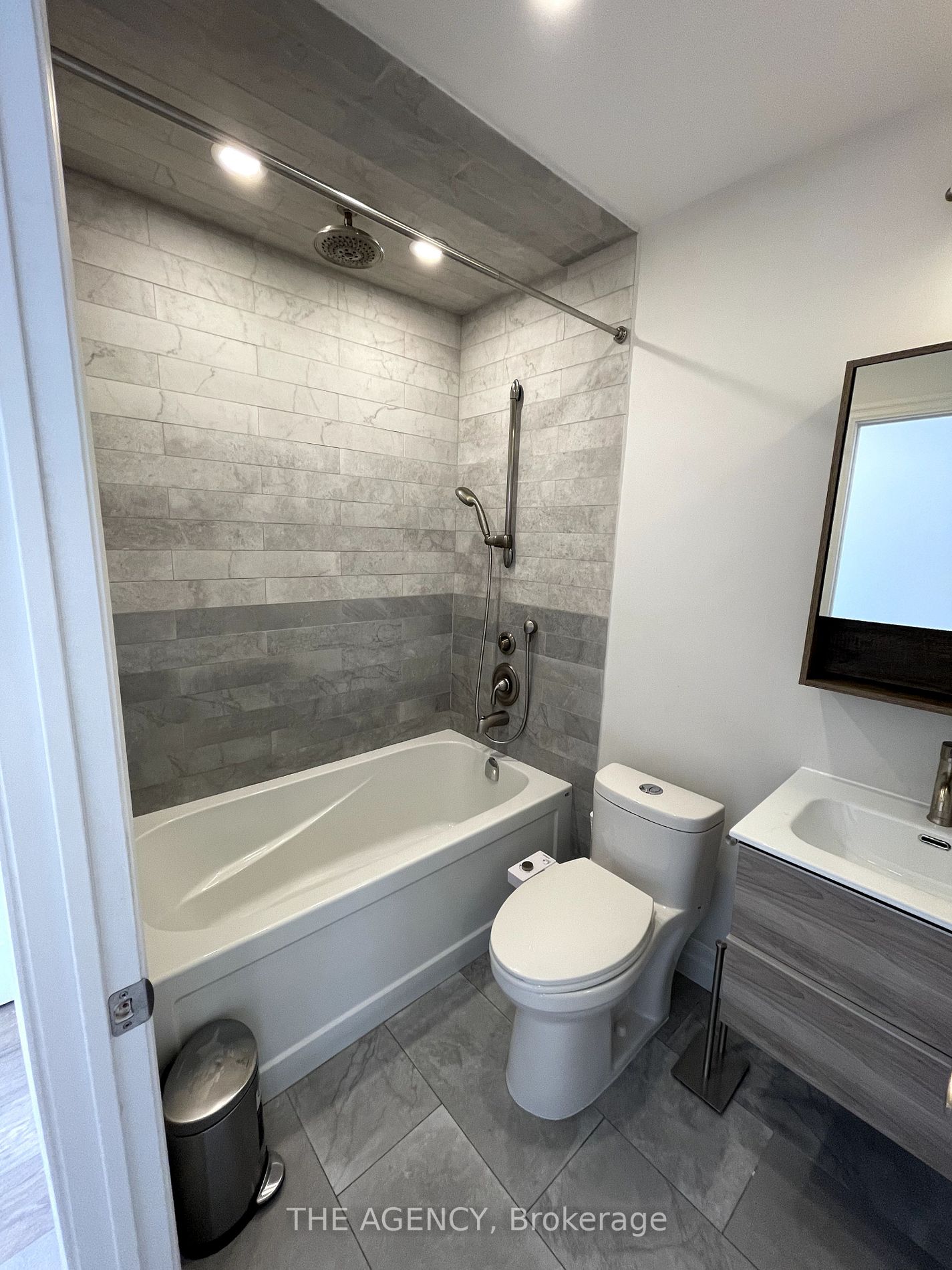 2940 Dundas St W, #6