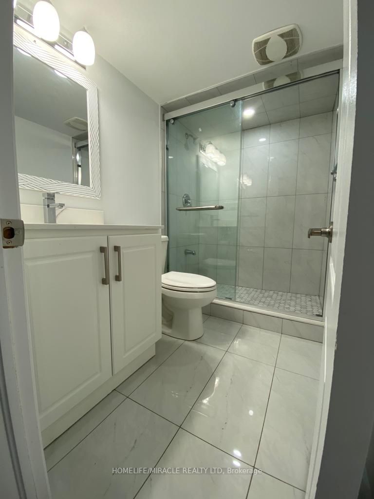 577 Queen Mary Dr