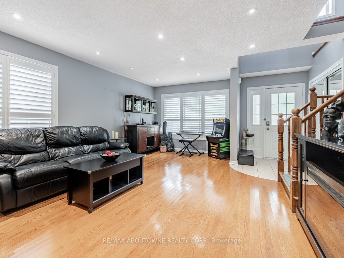 2329 Oakhaven Dr