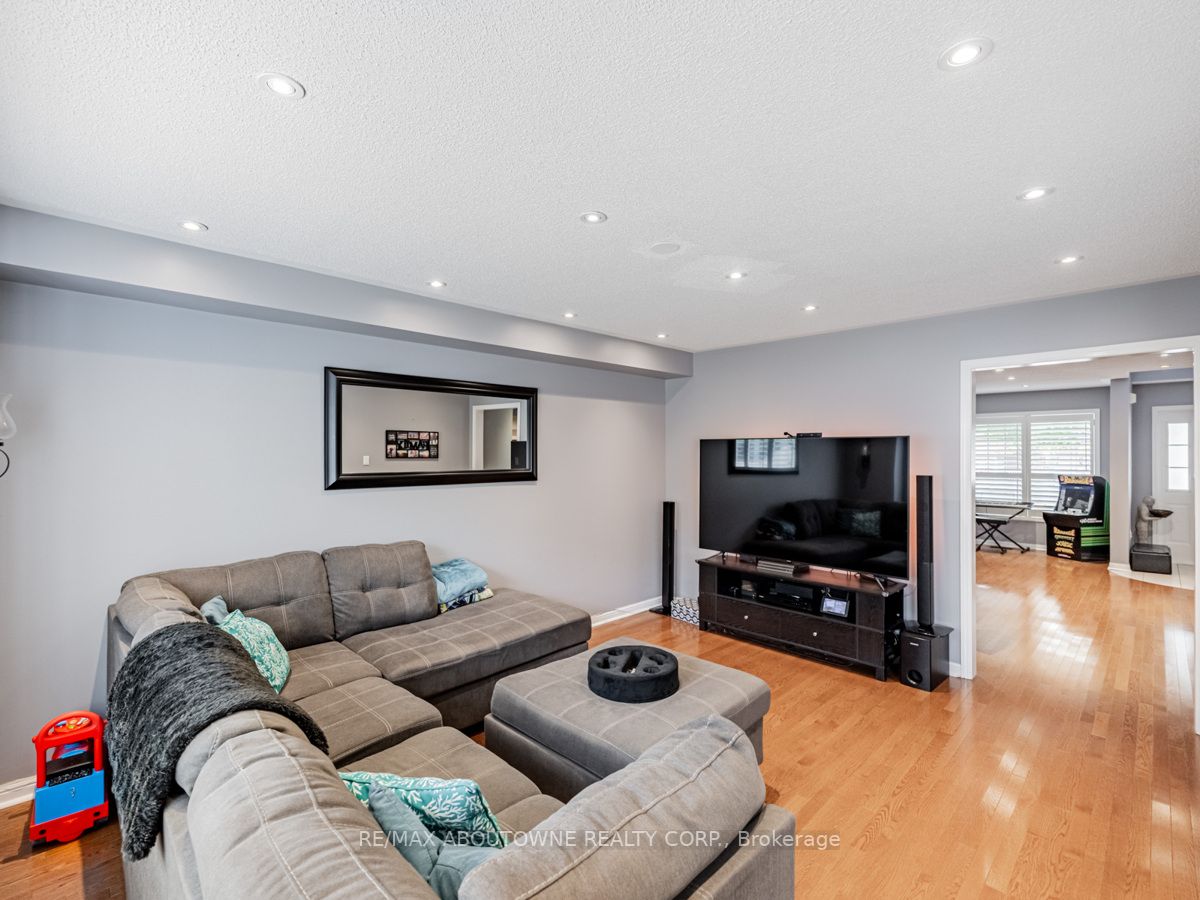 2329 Oakhaven Dr