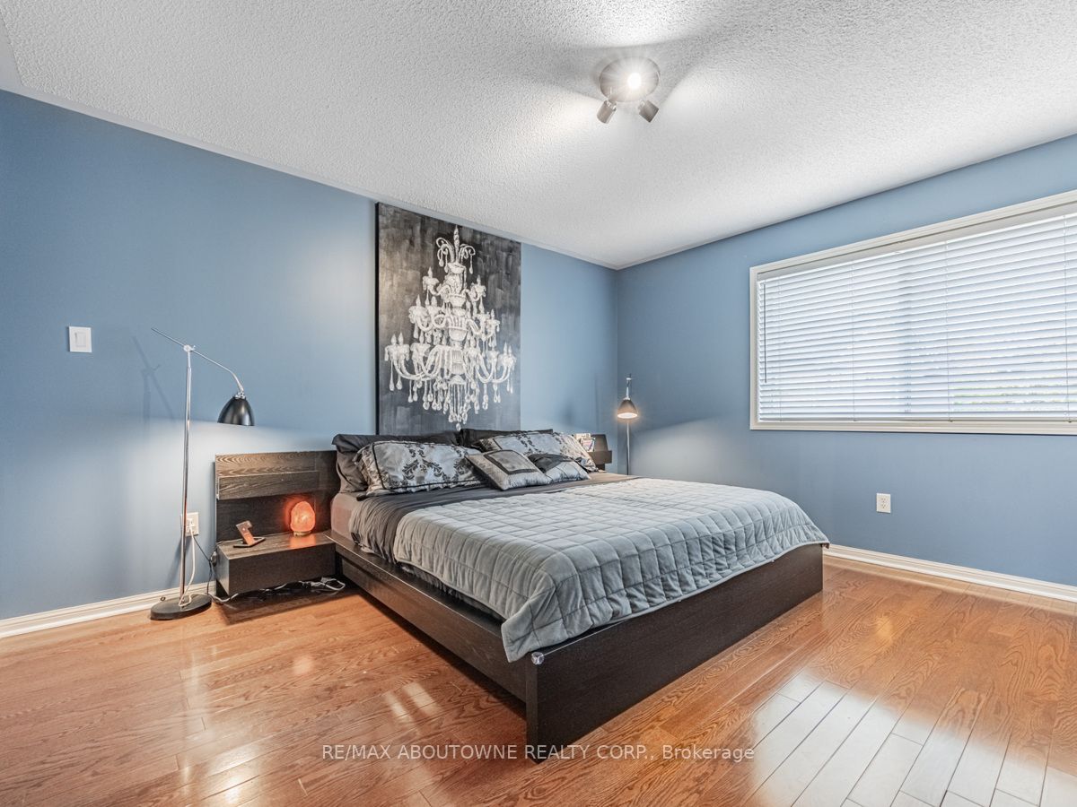 2329 Oakhaven Dr