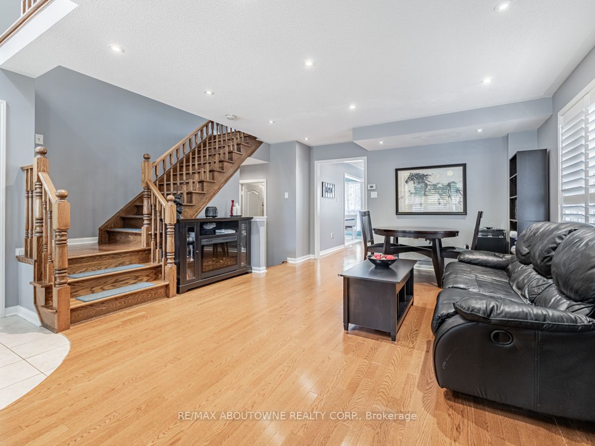 2329 Oakhaven Dr