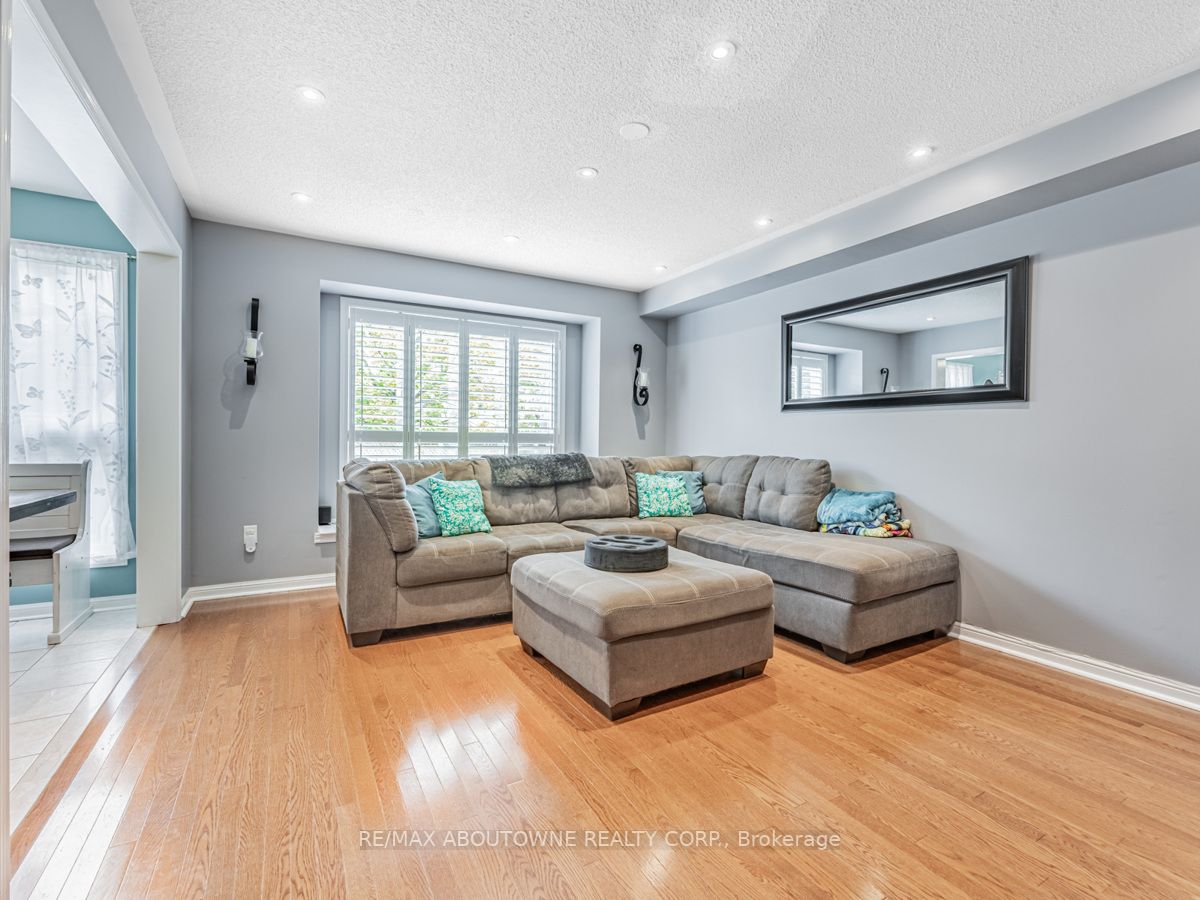 2329 Oakhaven Dr