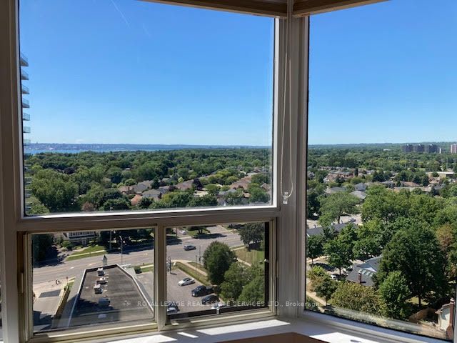 1270 Maple Crossing Blvd, #1612