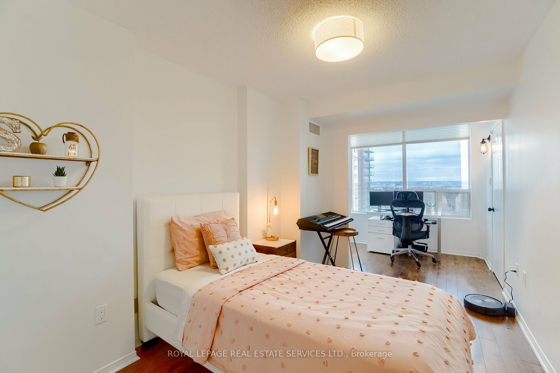 1270 Maple Crossing Blvd, #1612