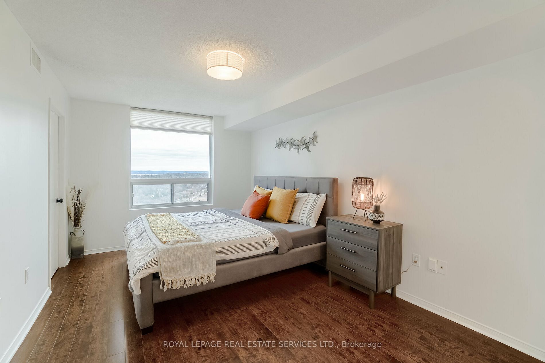 1270 Maple Crossing Blvd, #1612