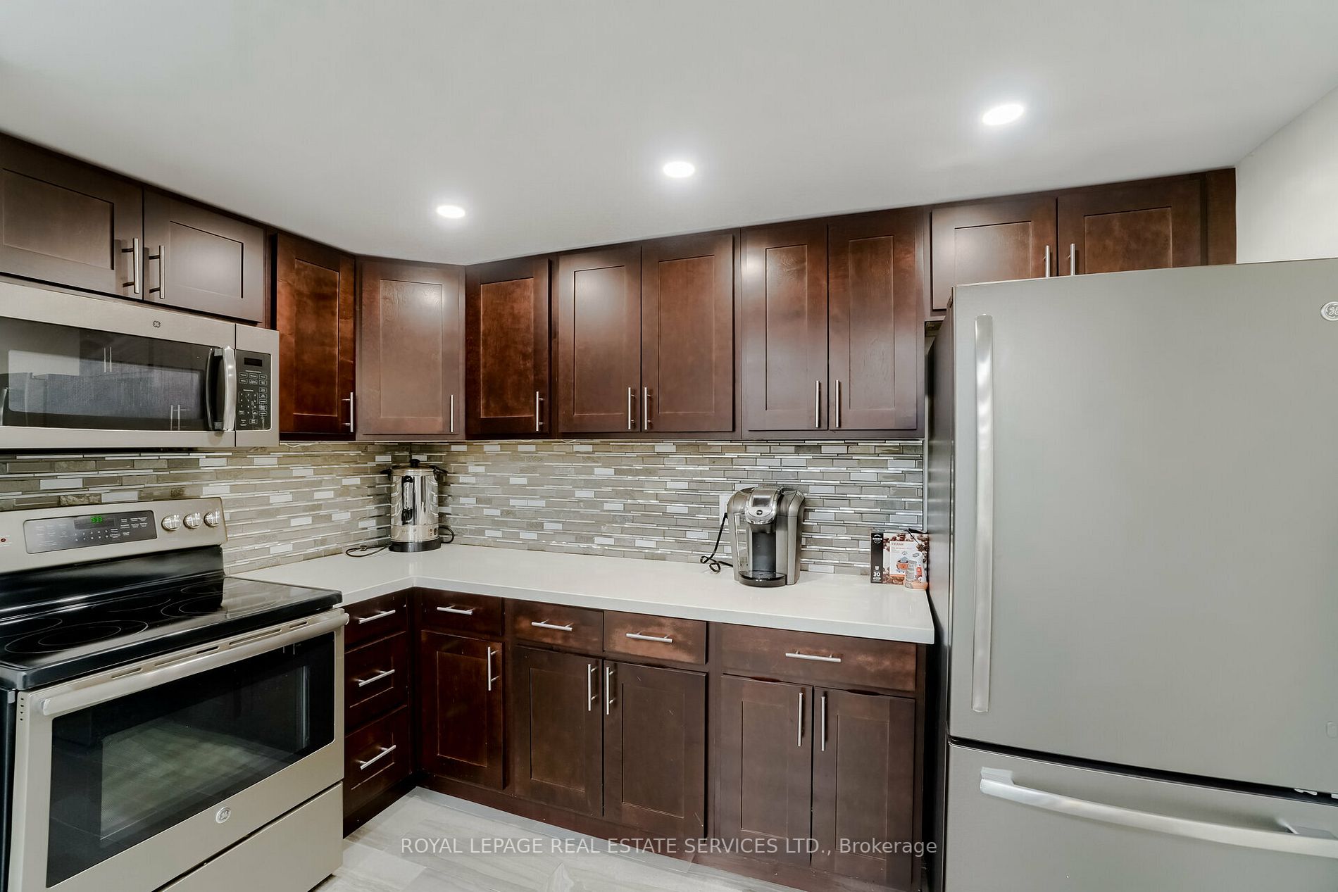 1270 Maple Crossing Blvd, #1612