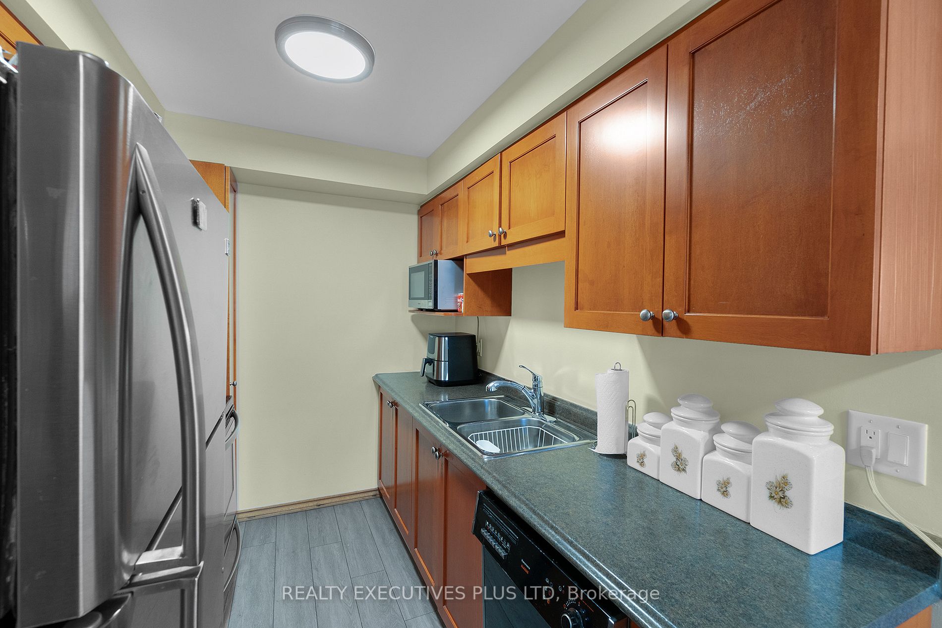 27 Sandringham Crt, #138