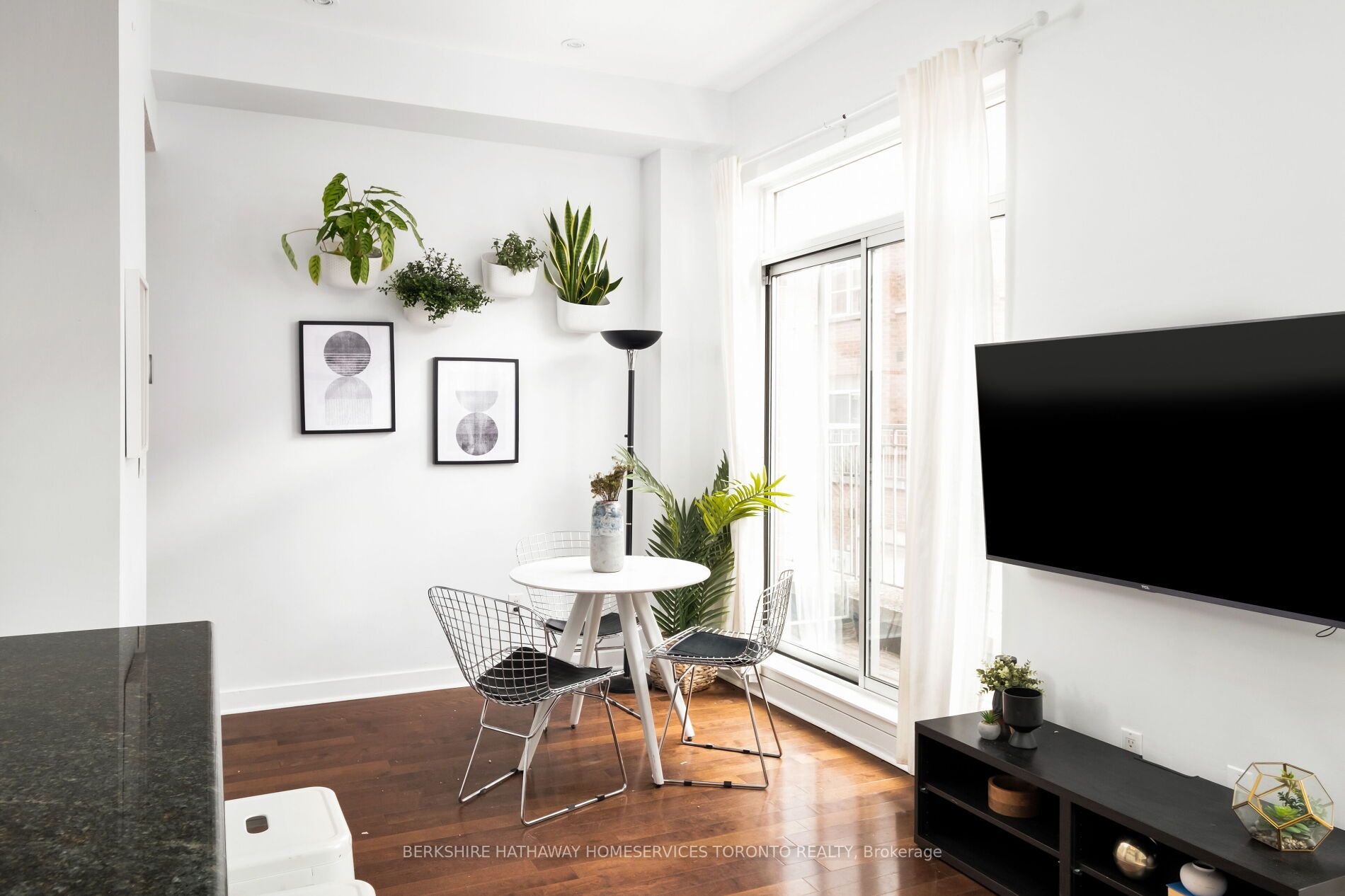 43 Dekoven Mews, #2
