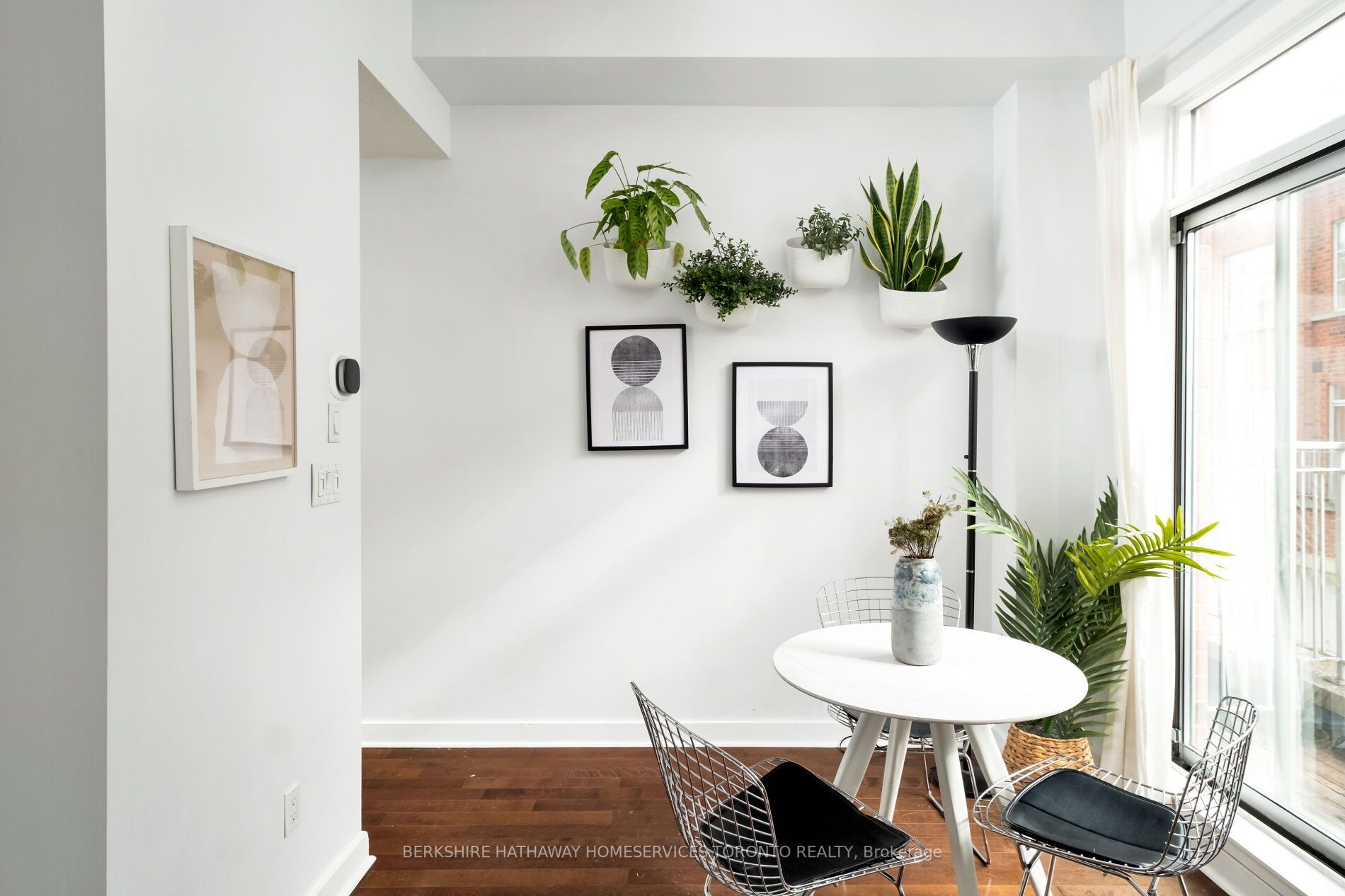 43 Dekoven Mews, #2