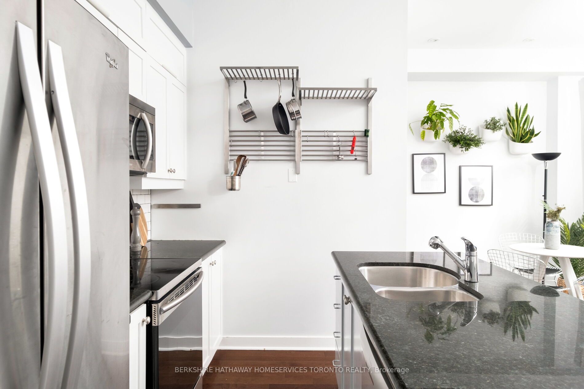 43 Dekoven Mews, #2