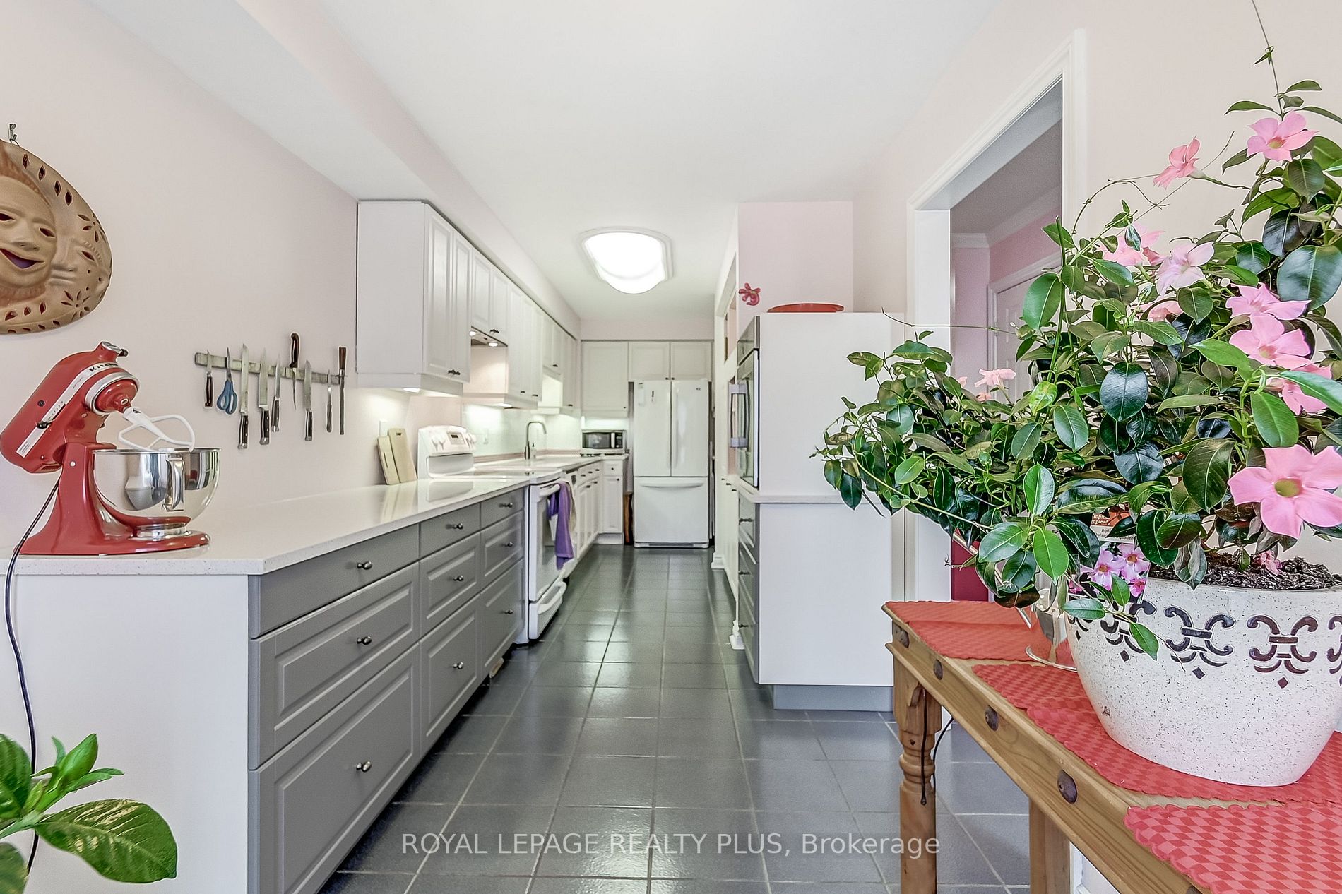 5490 Glen Erin Dr, #15