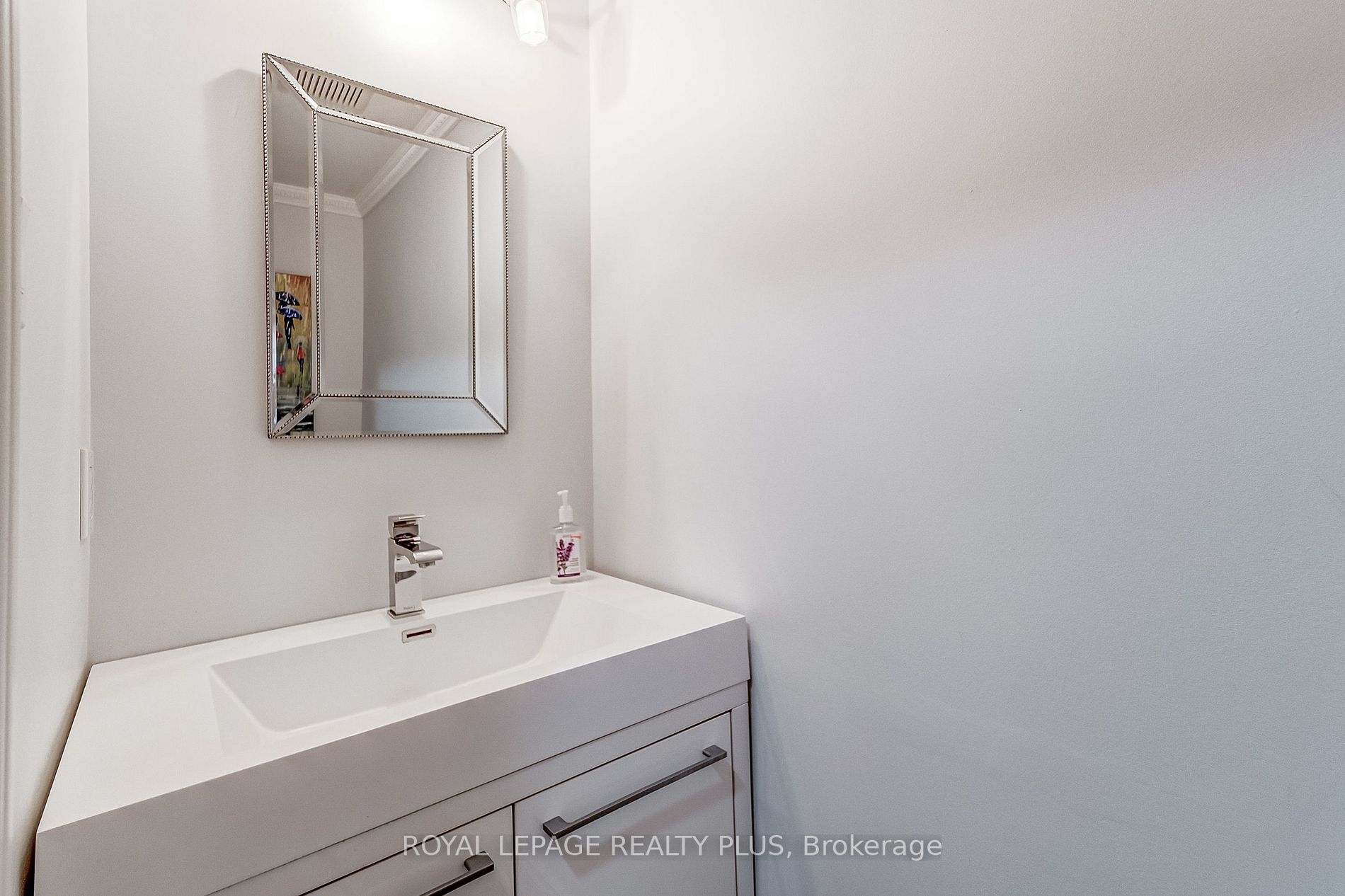 5490 Glen Erin Dr, #15