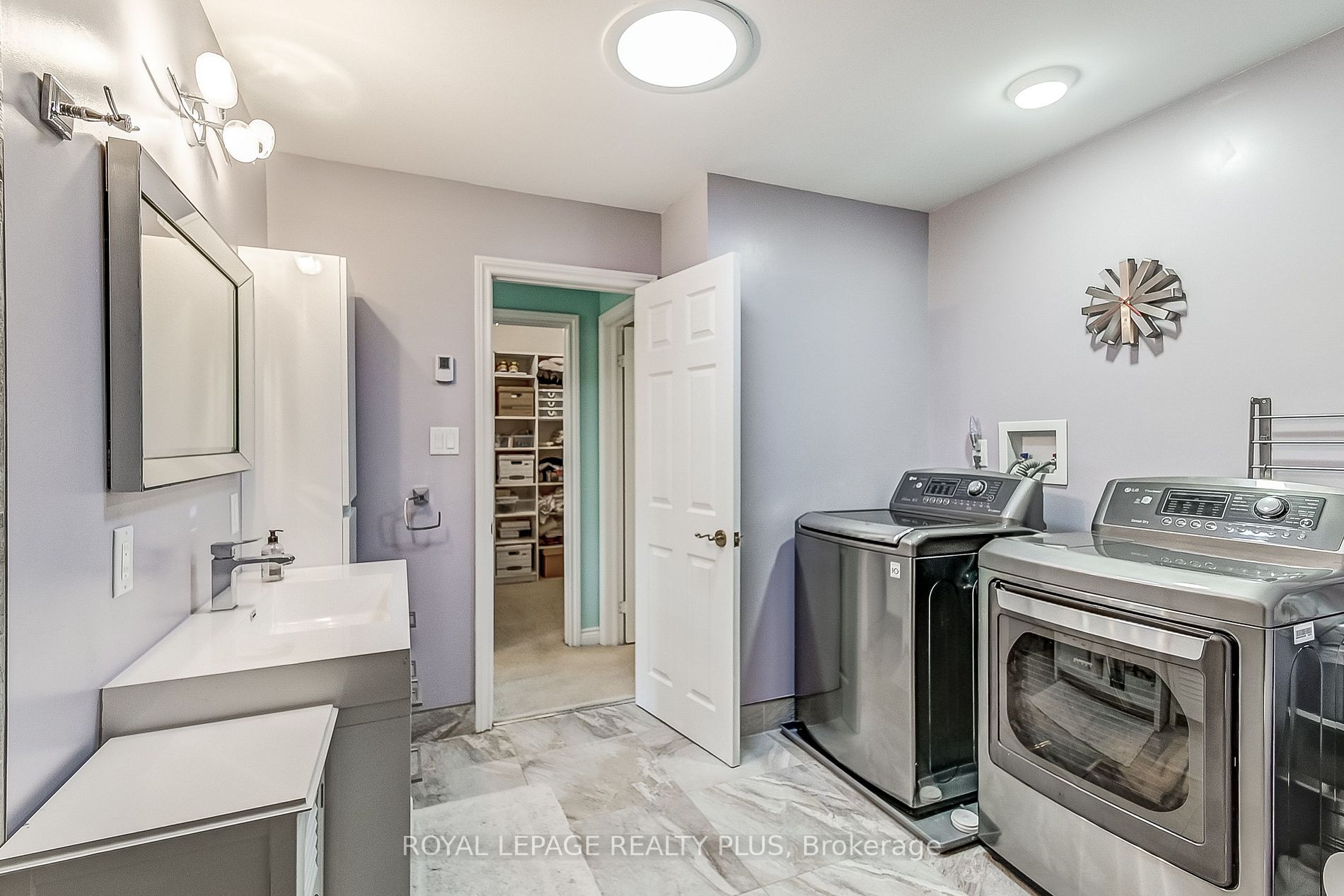 5490 Glen Erin Dr, #15