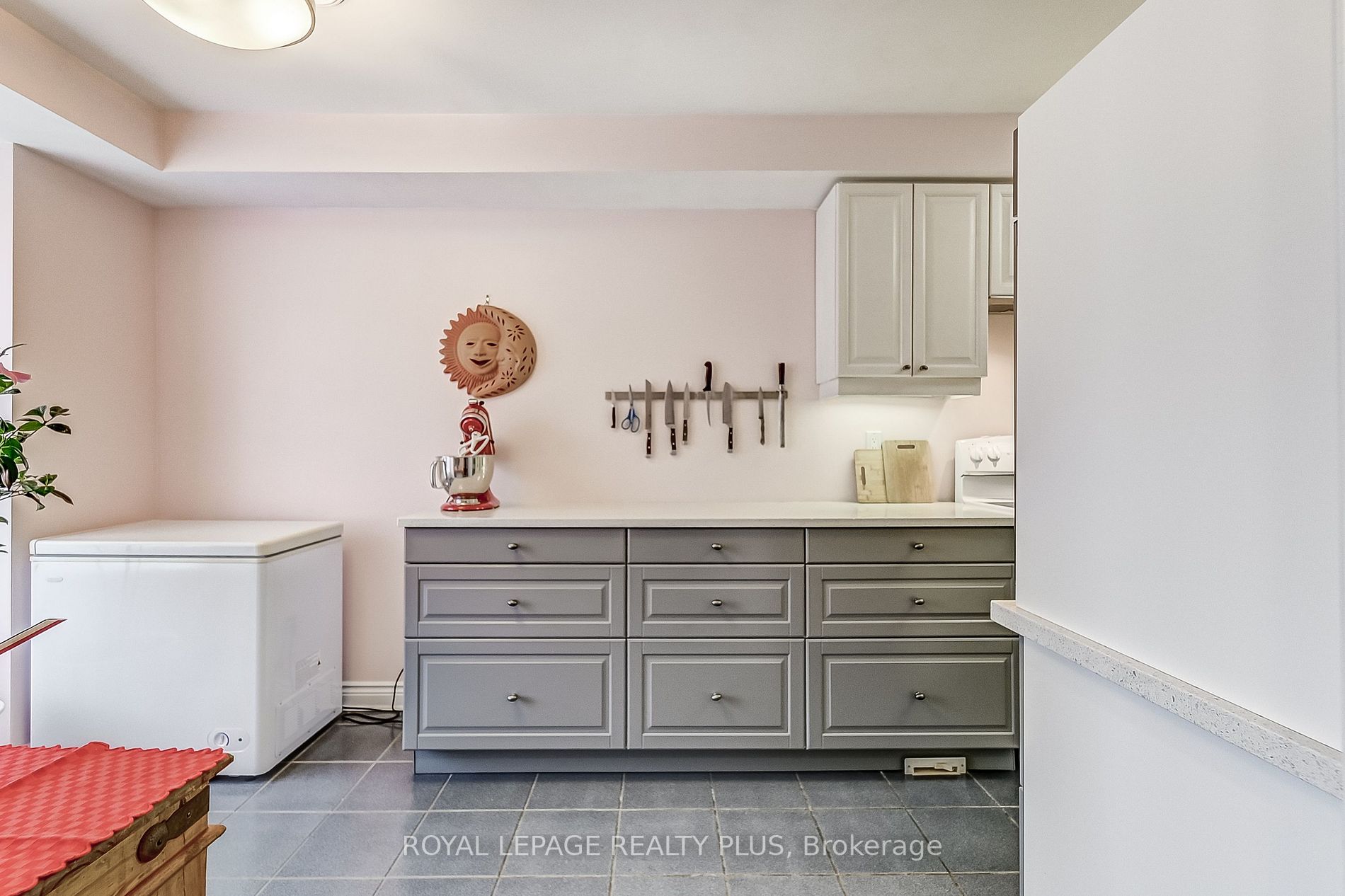 5490 Glen Erin Dr, #15