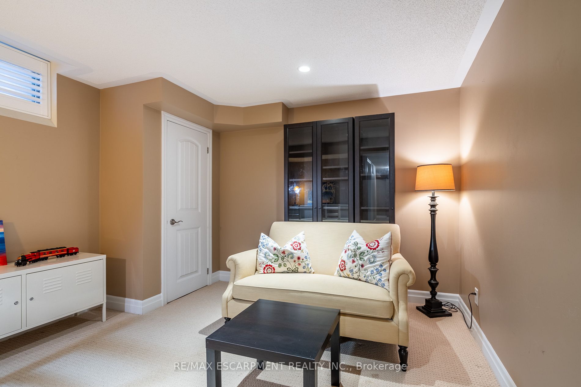 295 Holloway Terr