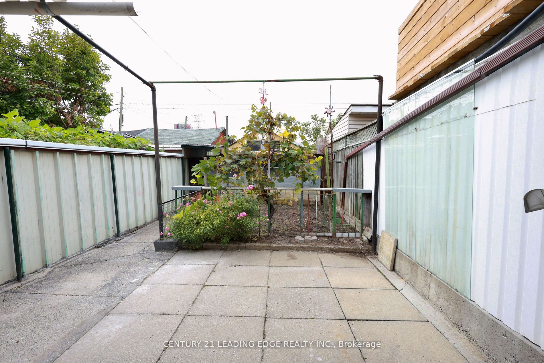1454 Dufferin St