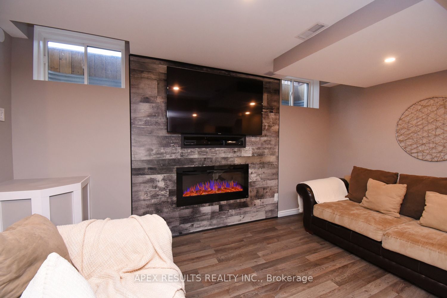 1319 Ruddy Crescent