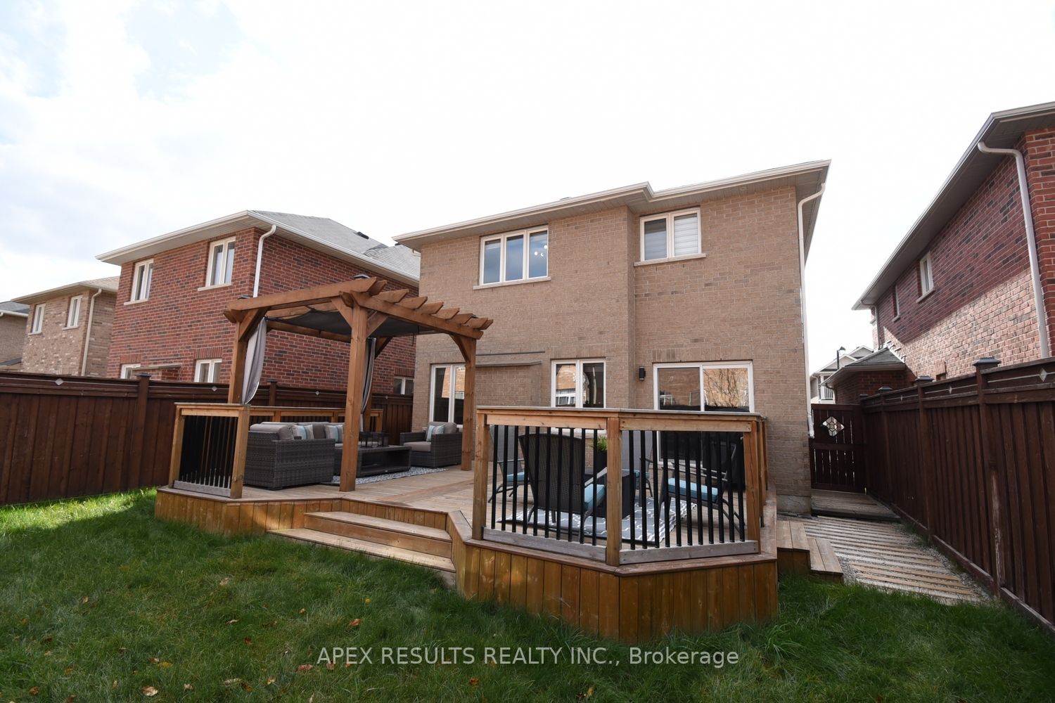 1319 Ruddy Crescent