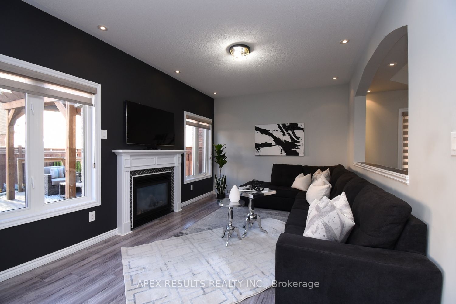 1319 Ruddy Crescent