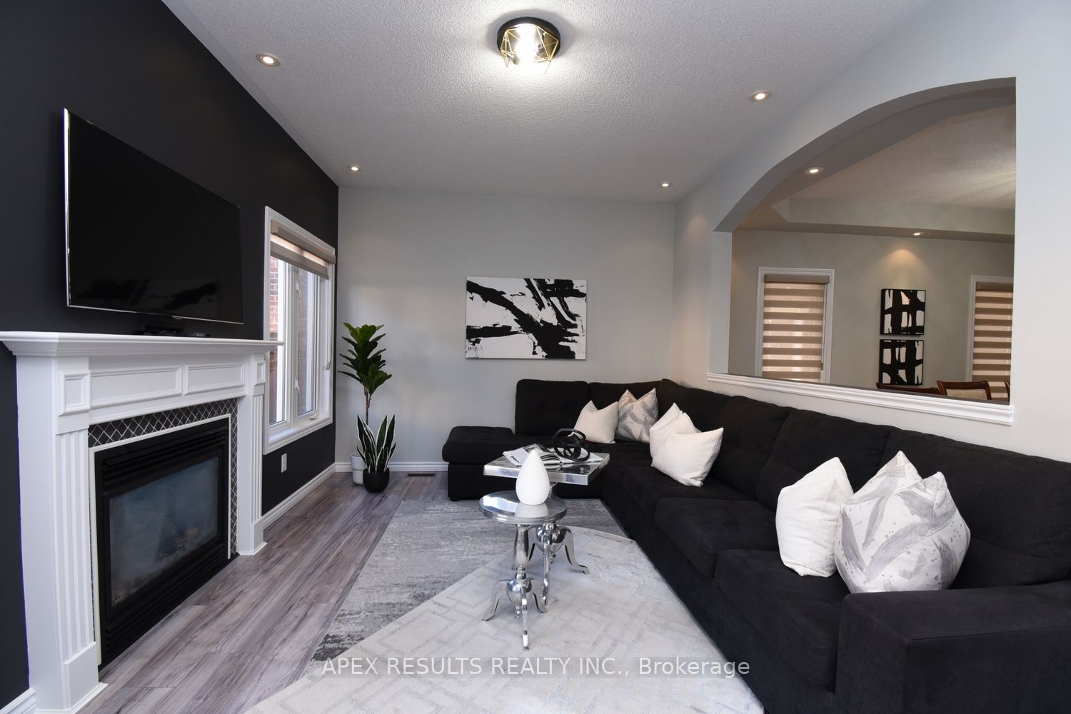 1319 Ruddy Crescent