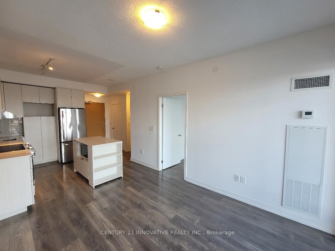 2520 Eglinton Avenue W, #1016