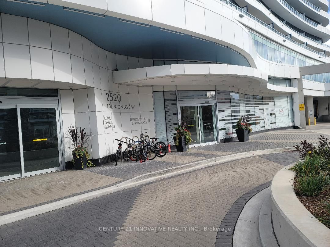 2520 Eglinton Avenue W, #1016