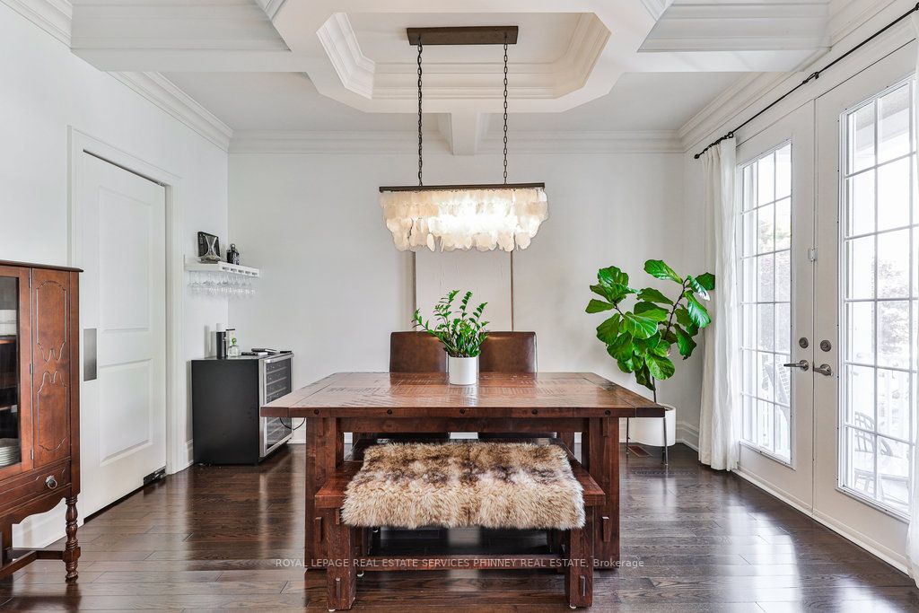 73A James St