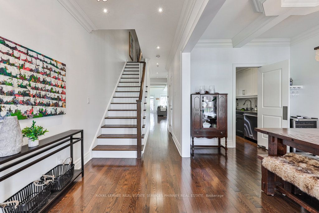 73A James St