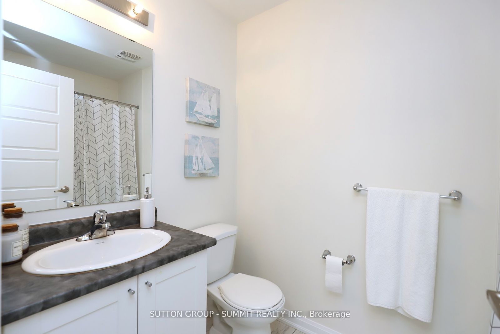 165 Hampshire Way, #33