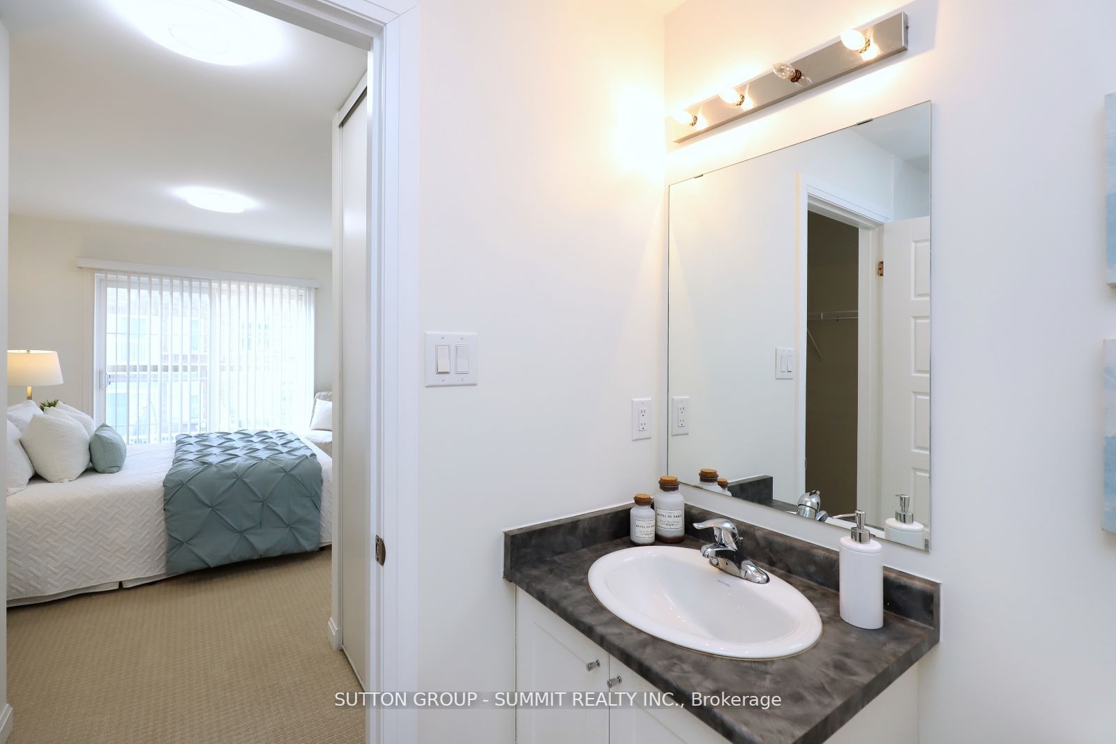 165 Hampshire Way, #33