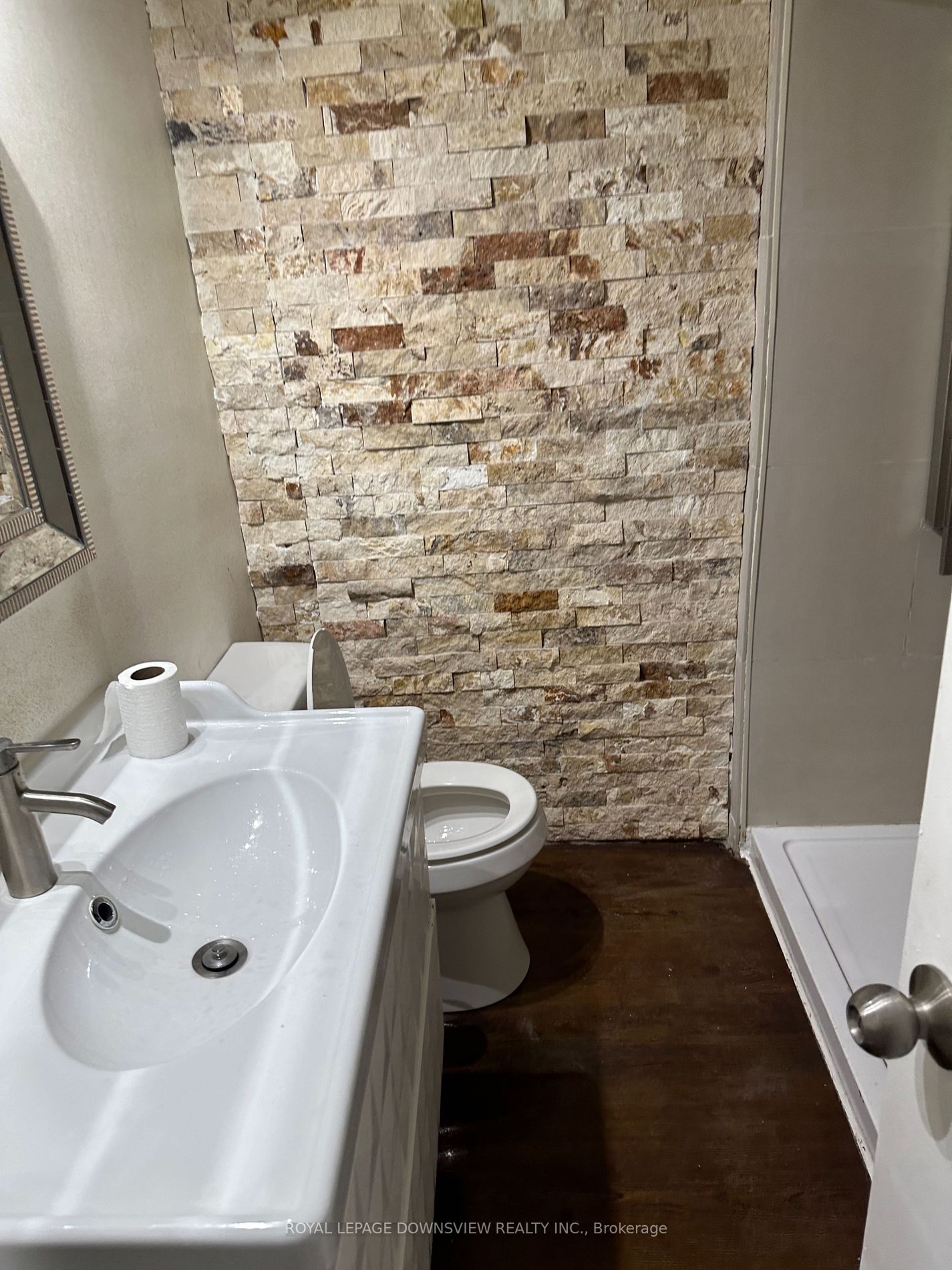3420 Queenston Dr