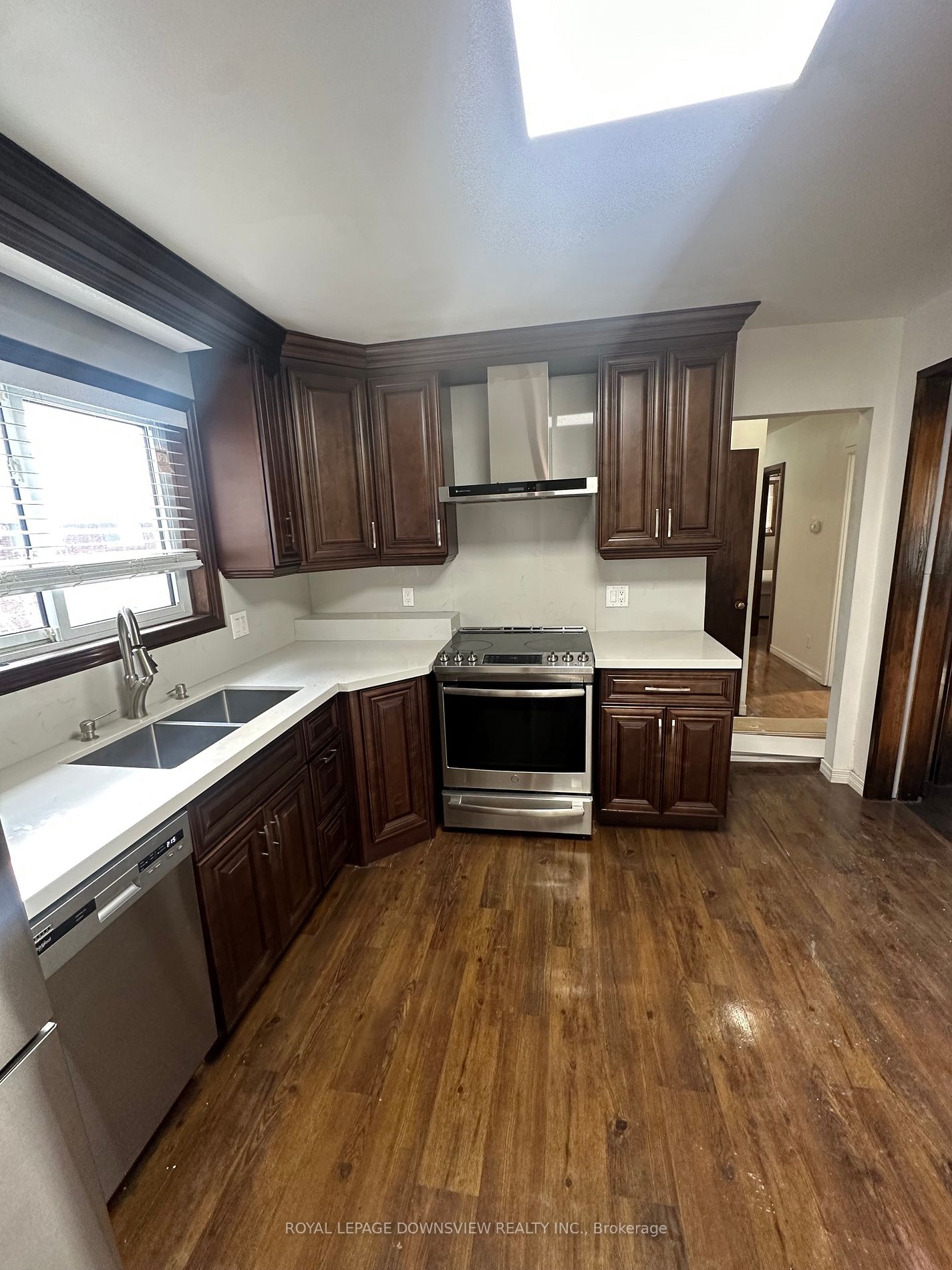 3420 Queenston Dr