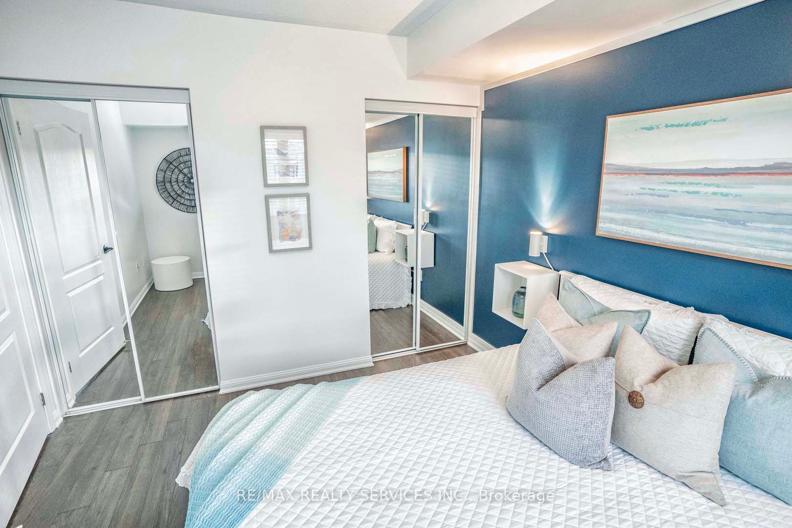 60 Baycliffe Cres, #311