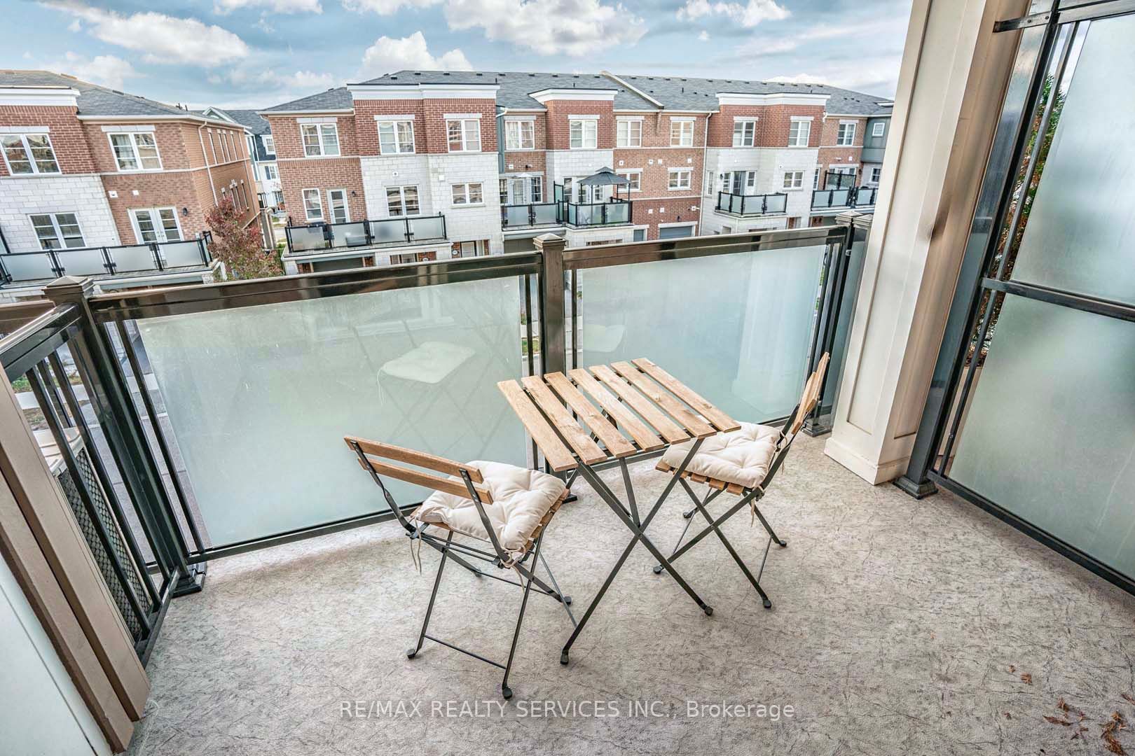 60 Baycliffe Cres, #311