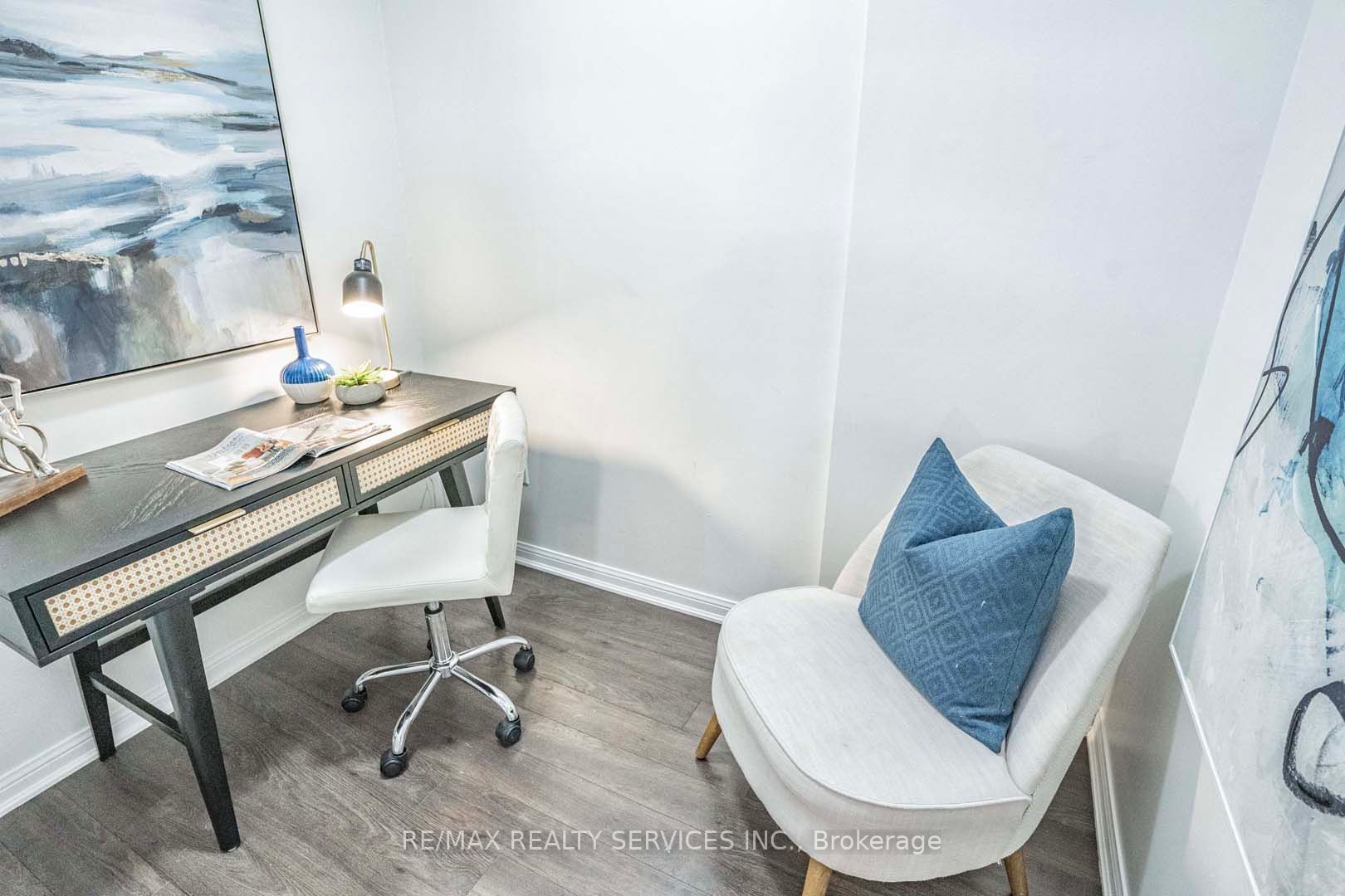 60 Baycliffe Cres, #311
