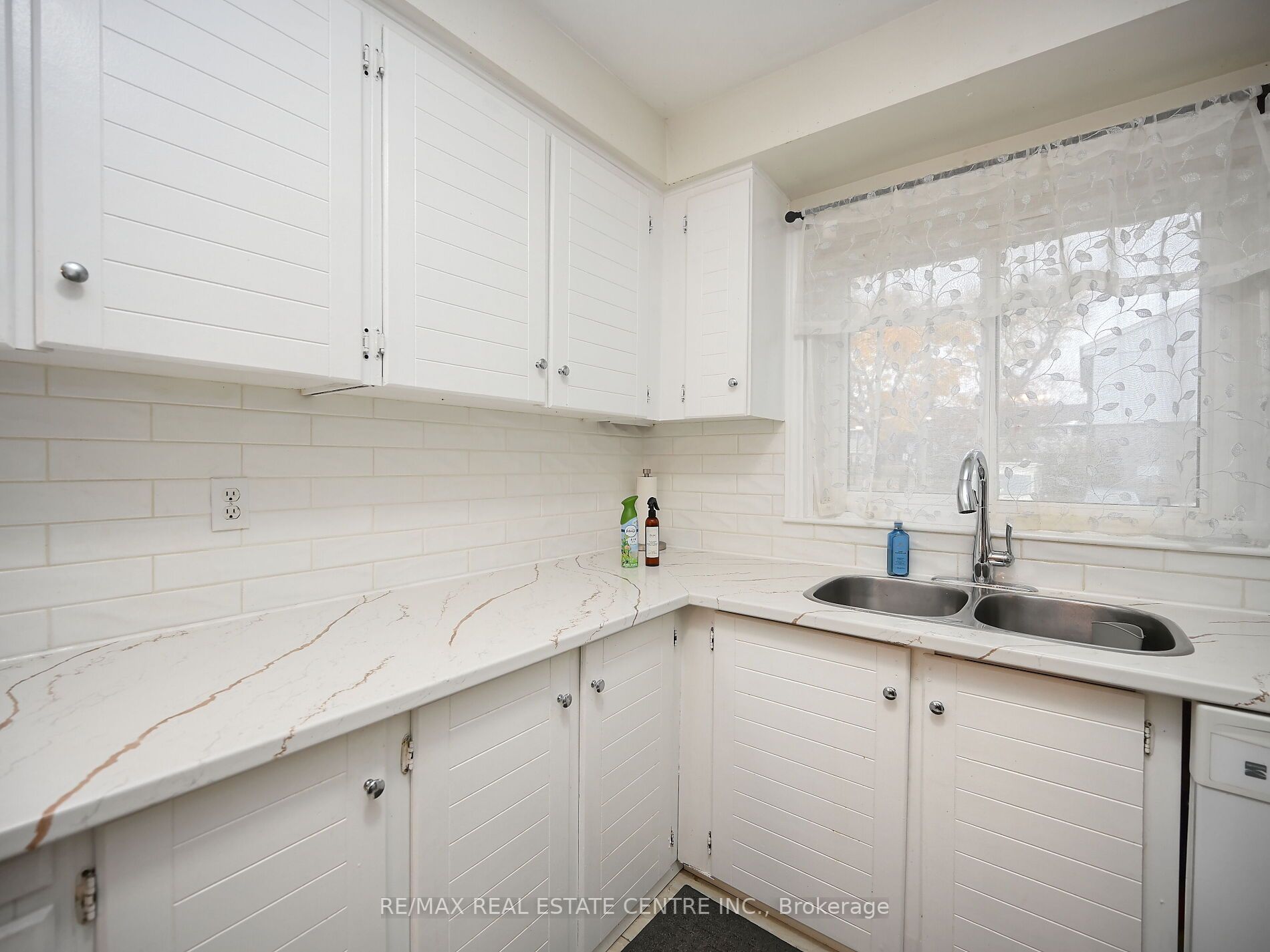 2779 Gananoque Dr, #79